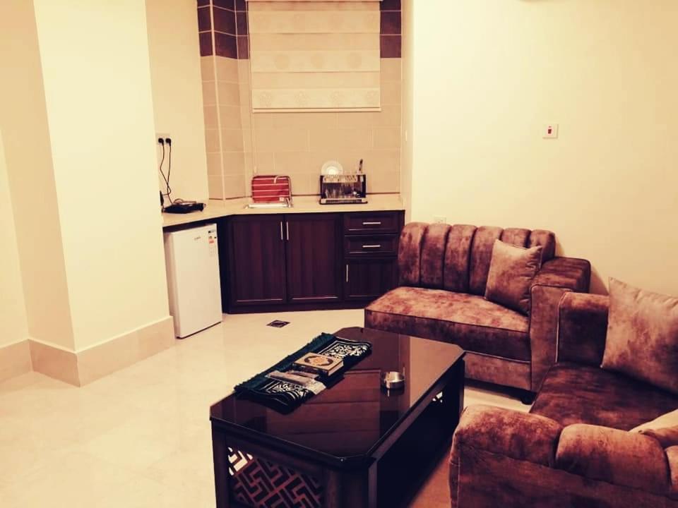 Al Riyati Hotel Apartments Акаба Экстерьер фото