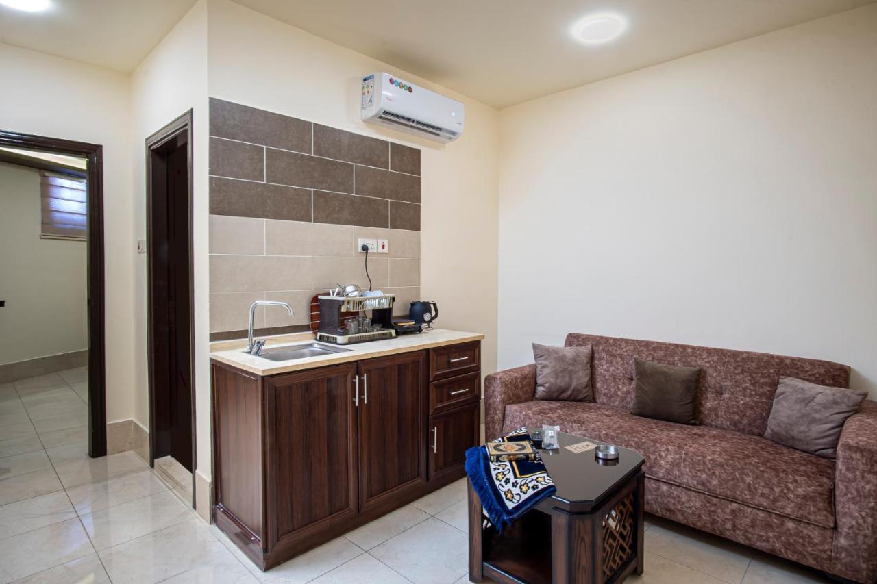 Al Riyati Hotel Apartments Акаба Экстерьер фото