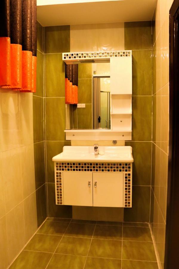 Al Riyati Hotel Apartments Акаба Экстерьер фото